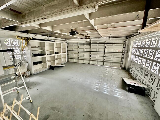 Building Photo - 2901 NW 9th Ter