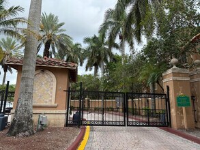 Building Photo - 4852 N State Rd 7