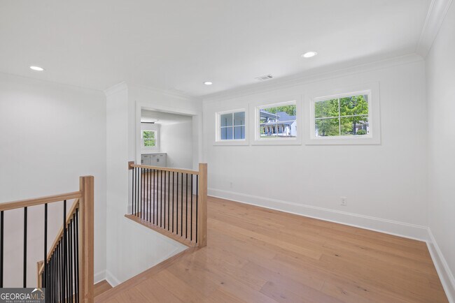 Building Photo - 1270 Glen Eagle Dr