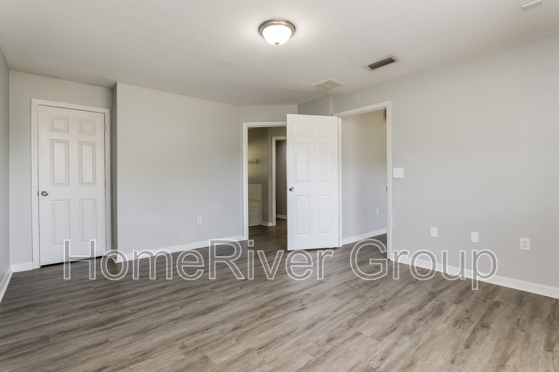 Building Photo - 701 Caracara Ct