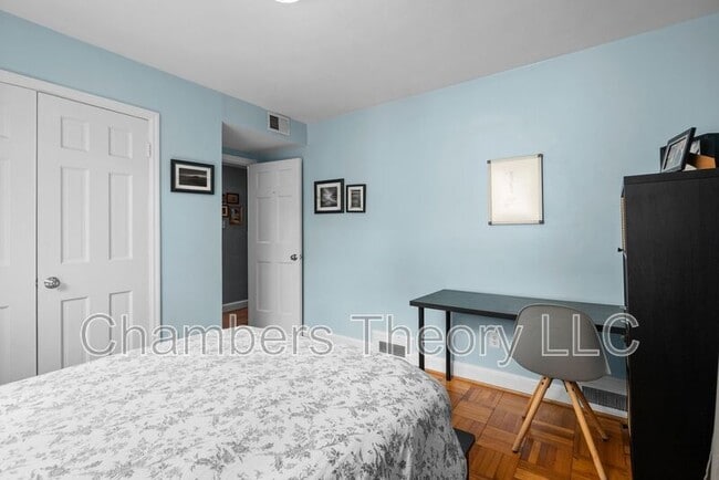 Building Photo - 3524 Davenport St NW