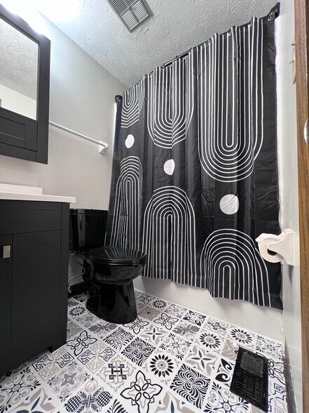 Building Photo - 1219 Hilltop Dr