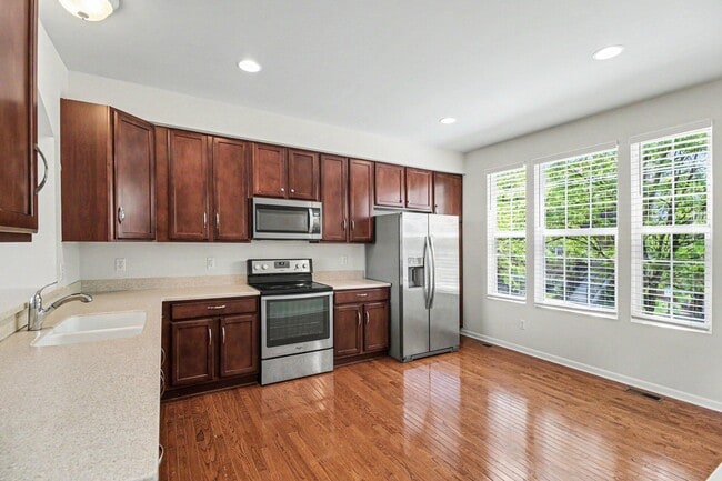Building Photo - 27902 Hopkins Dr