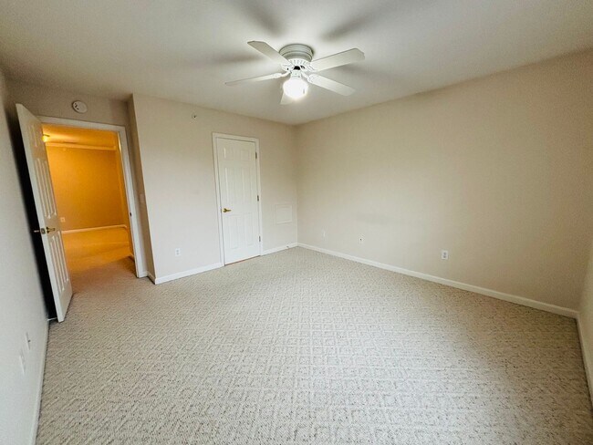 Building Photo - 215 S Knollwood Dr