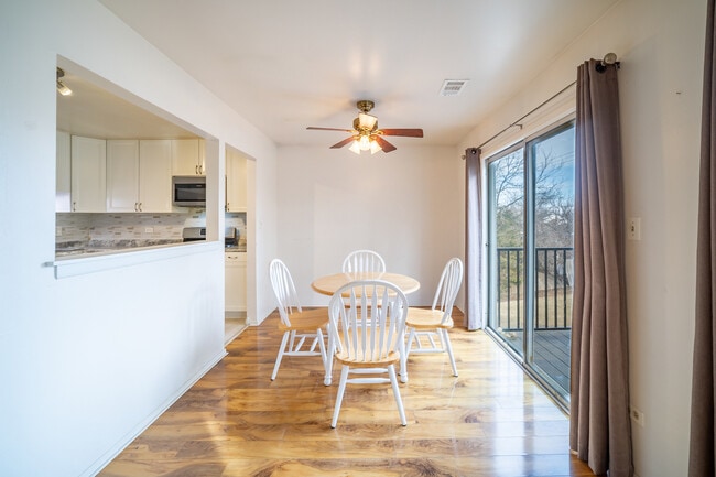 Building Photo - 7020 Barrington Ct