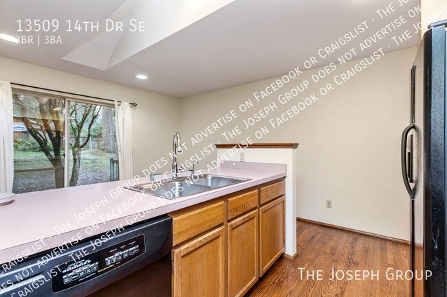 Building Photo - 13509 14th Dr SE