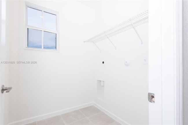 Building Photo - 2636 SE 8th Ct