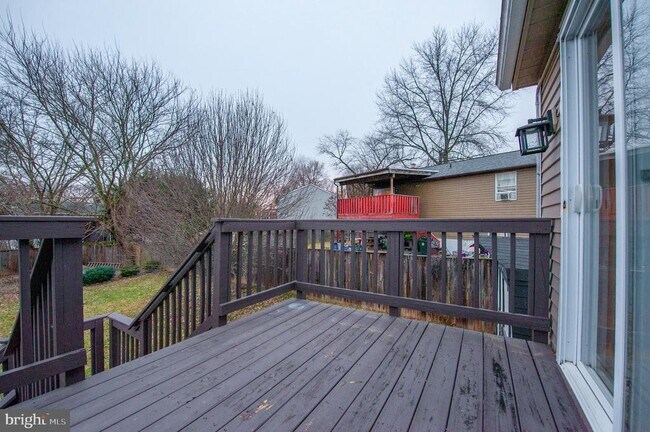 Building Photo - 1709 Dogwood Dr