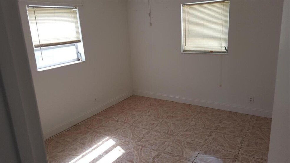 Building Photo - 4114 NW 79th Ave