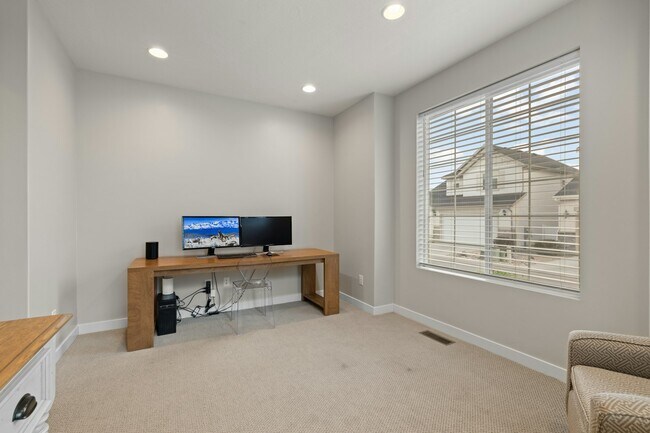 Building Photo - 824 2800 N