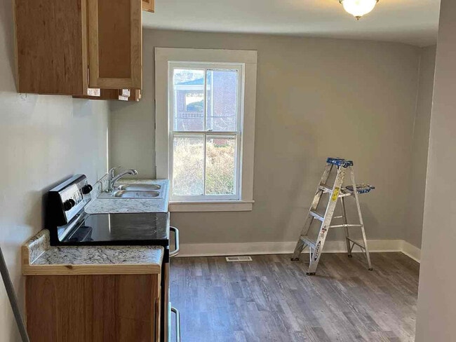 Building Photo - 229 Holbrook St