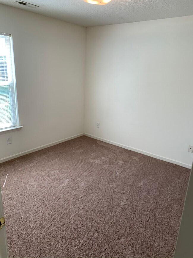 Building Photo - 134 Springwood Ln