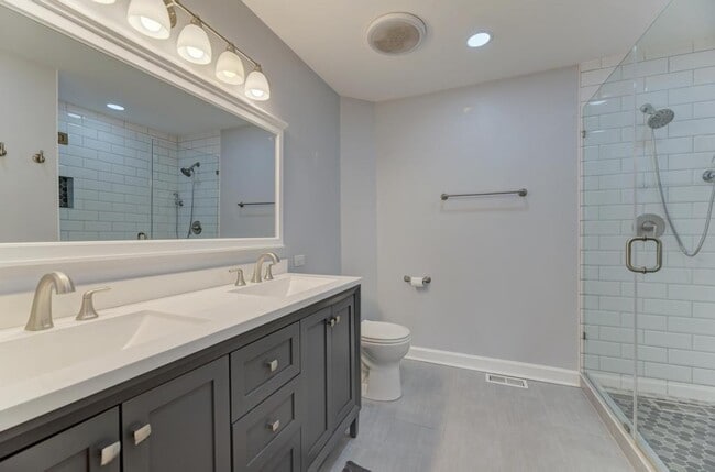 Building Photo - 2222 Seaver Ln