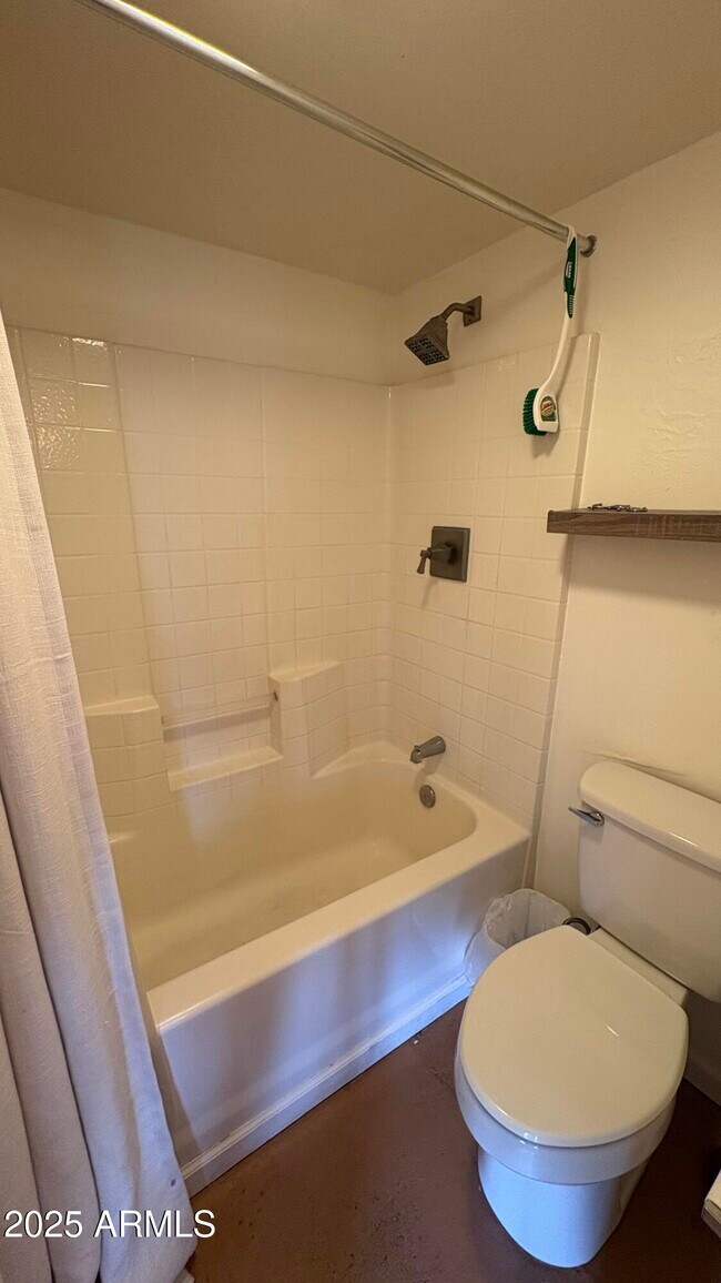 Building Photo - 422 W Eva St