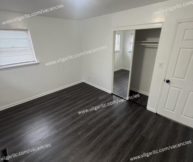 Building Photo - Spacious 3 Bedrooms • 1 Bathroom Home. Comfortably updated with classic charm and modern finishes...