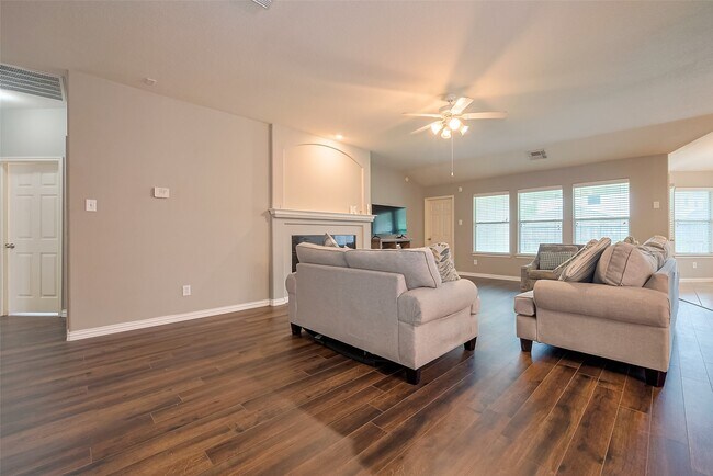 Building Photo - 1007 Casting Springs Way