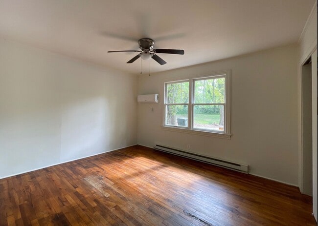 Building Photo - 110-116 Dobbs St - Unit 116