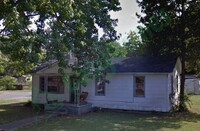 Building Photo - 830 S Main St