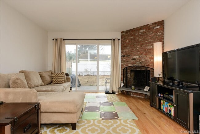 Building Photo - 57 Sagamore Hill Dr