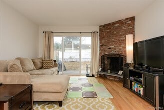 Building Photo - 57 Sagamore Hill Dr