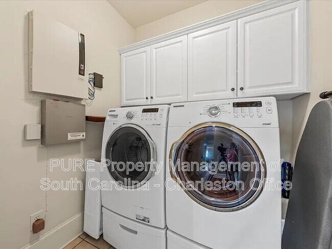 Building Photo - 1597 Rivertowne Country Club Dr