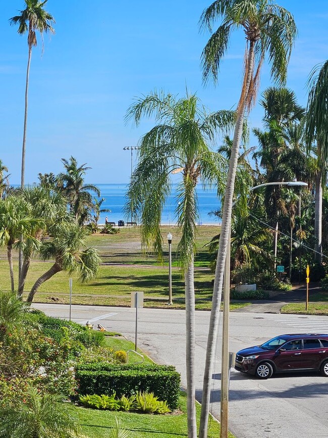 Building Photo - Welcome to your haven on the bay in Beauti...