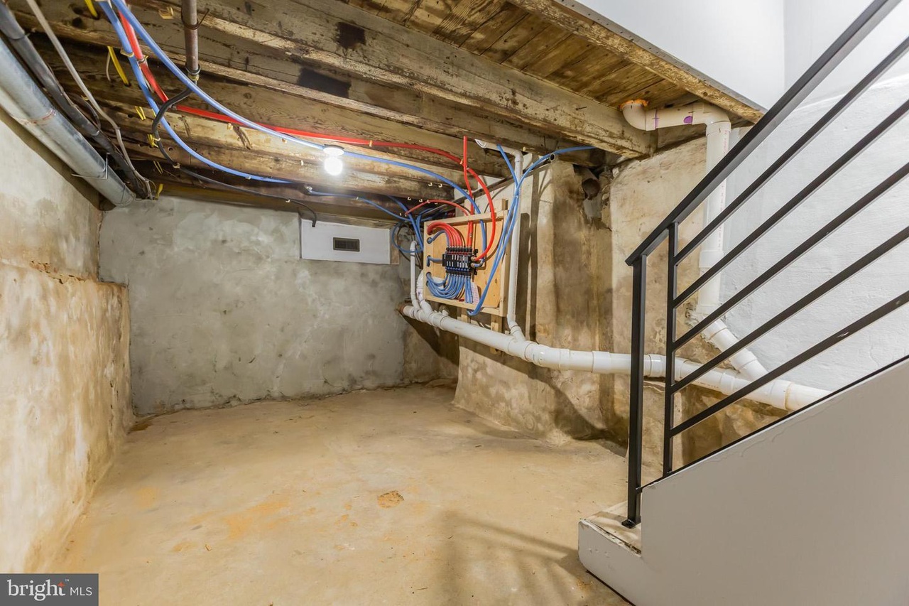 Basement - 4818 Smick St