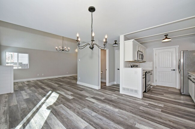 Building Photo - BEAUTIFUL REMODELED home in Chaparral Ridge!