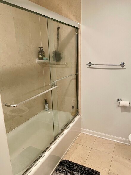 Building Photo - 1517 N Ashland Ave