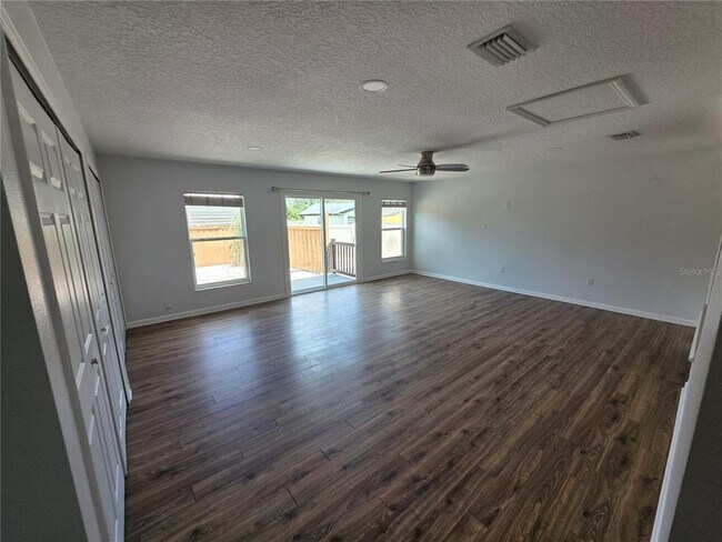Building Photo - 8 Poinsettia Dr