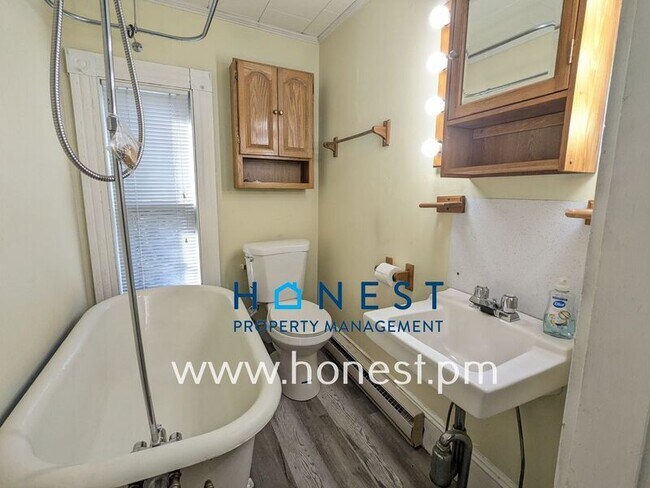 Building Photo - 3 Deeb St