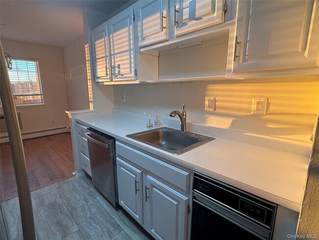 Building Photo - 55 N Broadway