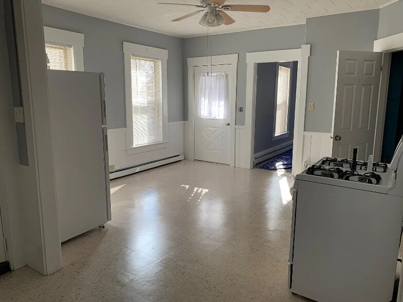 Building Photo - 61 C St