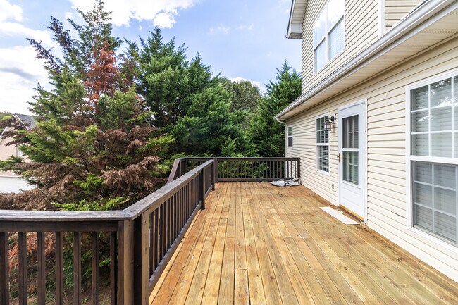 Building Photo - 1100 Winterberry Ln