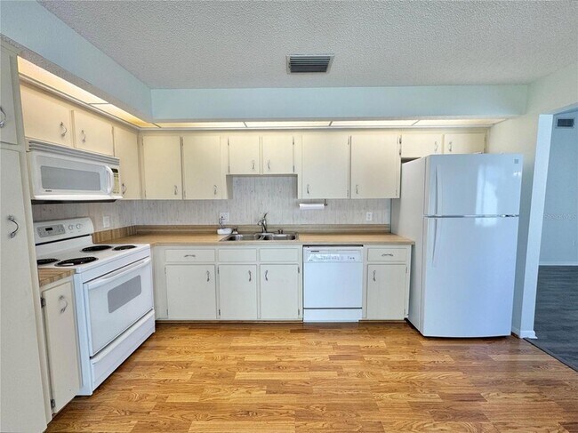 Building Photo - 4004 Cypress Landing S