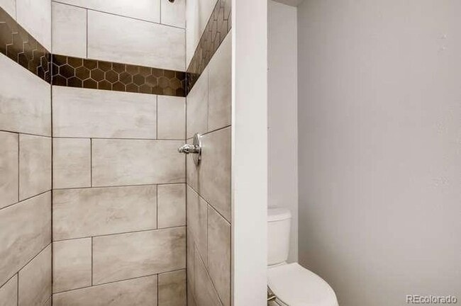 Building Photo - Beautifully Remodeled 3 bedroom Townhome in the Pinery.