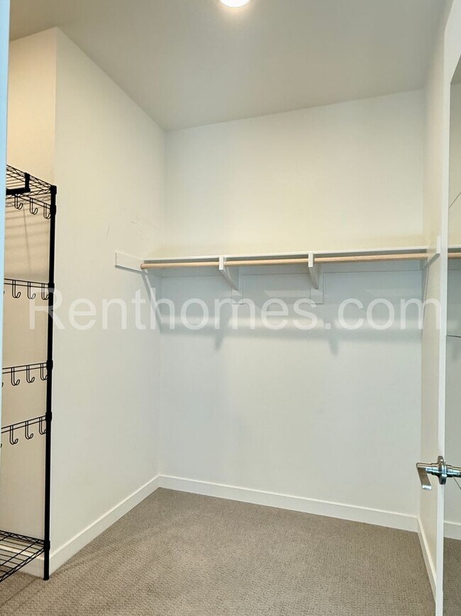 Building Photo - Otay Mesa, 5841 Seacliff Pl #95, LVP Flooring, Quartz Counters, 8 Solar Panels, AC, 2 Car Garage.