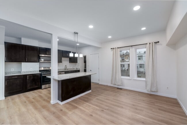 Building Photo - 5117 Queensberry Ave