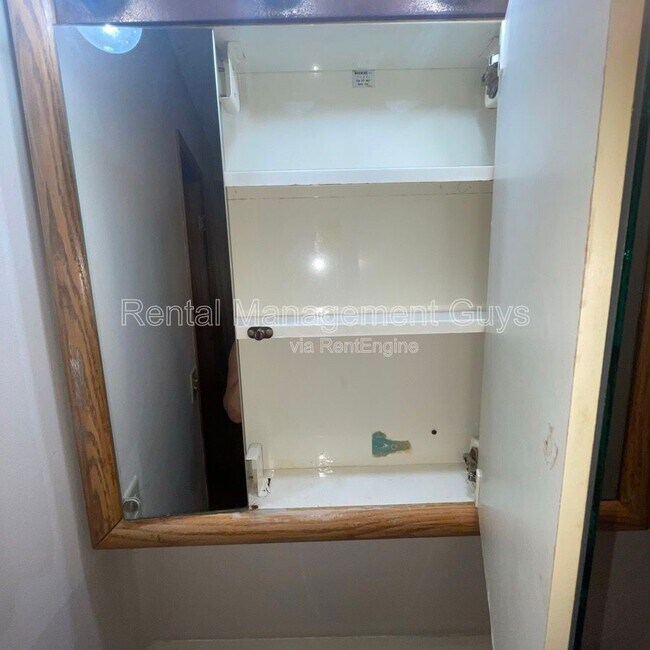 Building Photo - 3319 Longfellow Ave