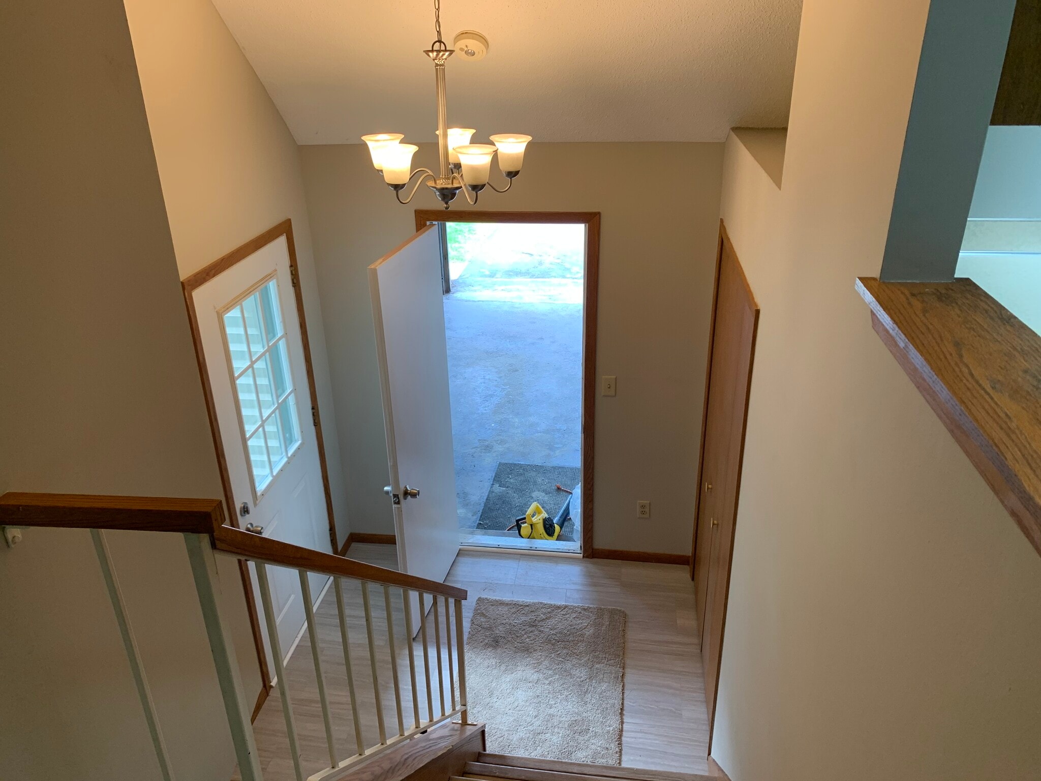 Front Entryway - 2044 Bradley St