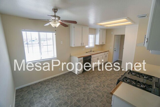Building Photo - 10910 Lancelet Rd