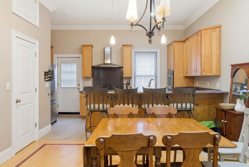 Building Photo - 7 Worthington St