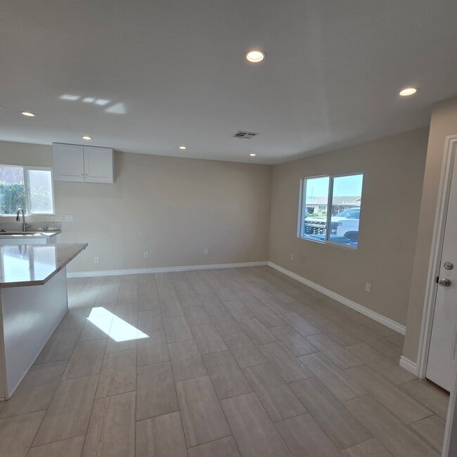 Building Photo - 5546 Sulphur Dr