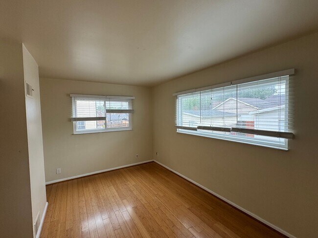 Building Photo - 4645 Wilcox Ave