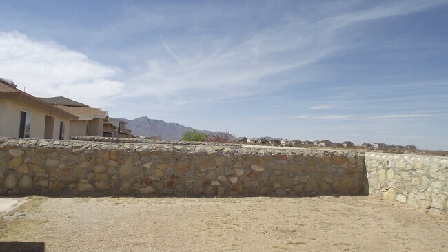 Building Photo - Northeast El Paso 3 Bed/2 Bath with Refrig A/C