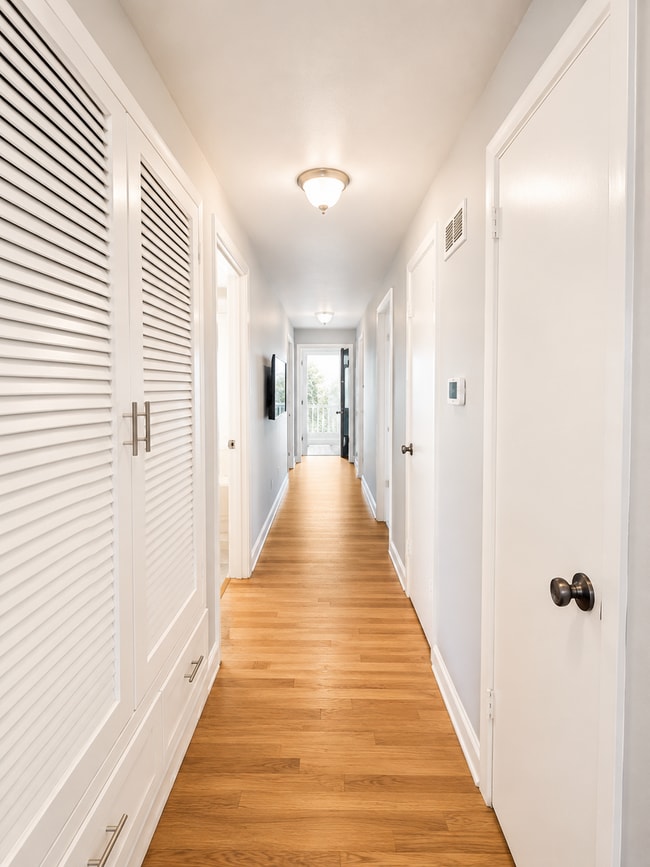 Building Photo - Charming Central Lubbock Home 3/2 with Gorgeous Updates Throughout!