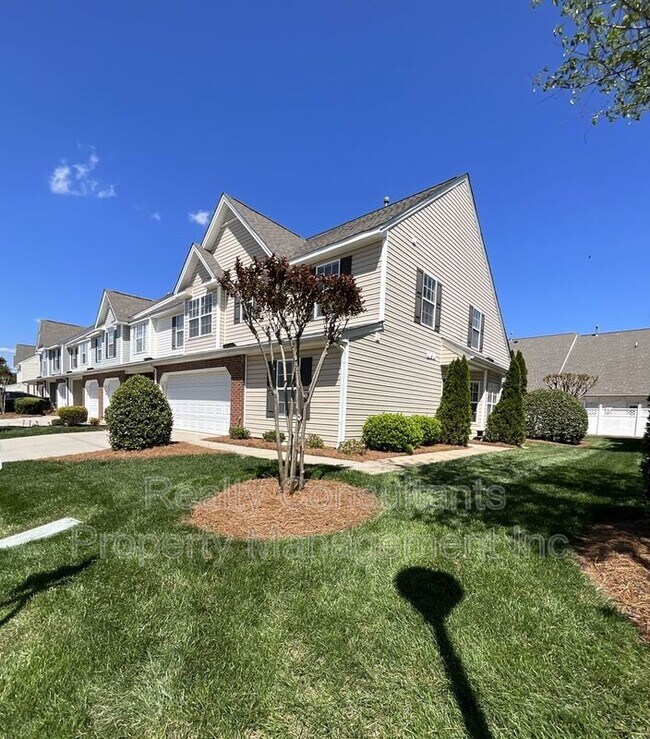 Building Photo - 300 Mourning Dove Terrace