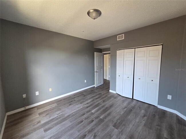 Building Photo - 5572 Metrowest Blvd