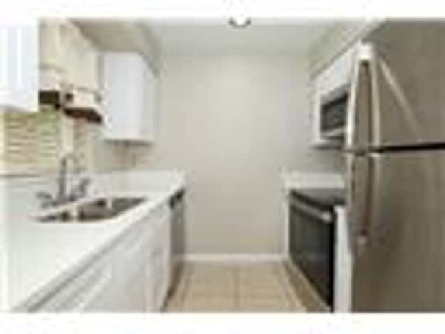 Building Photo - 204 Dorchester Square