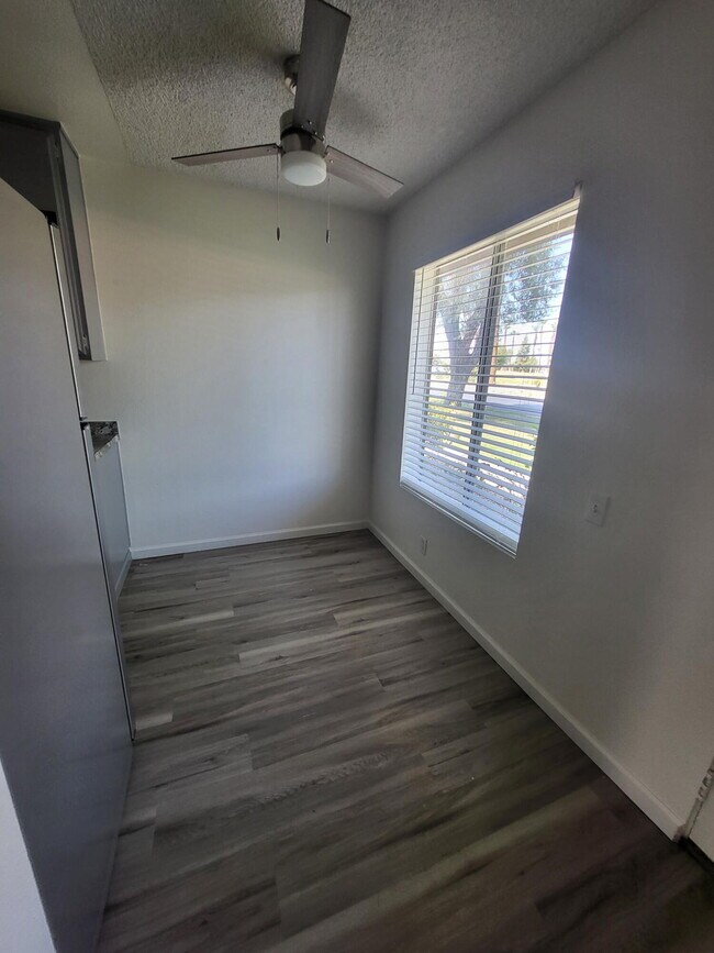 Building Photo - 82075 Country Club Dr